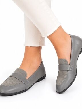 Diana Ferrari Gray Leather Loafers Women's Size 8.5 Comfort Slip-On Flats
